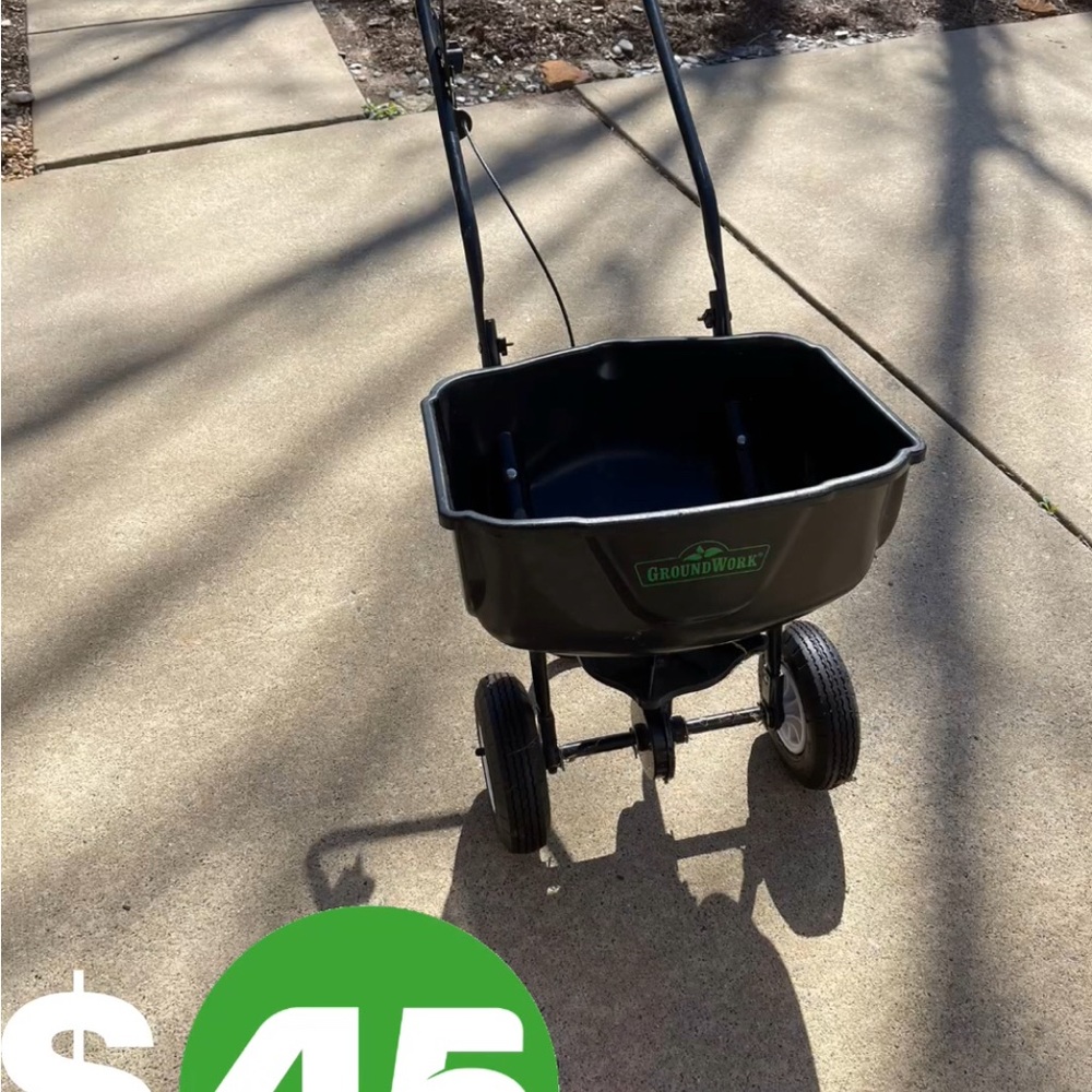 GroundWork Black Lawn Spreader